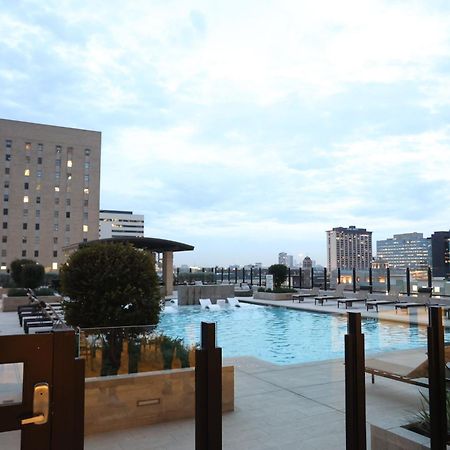 Houston'S Downtown Oasis Exterior photo