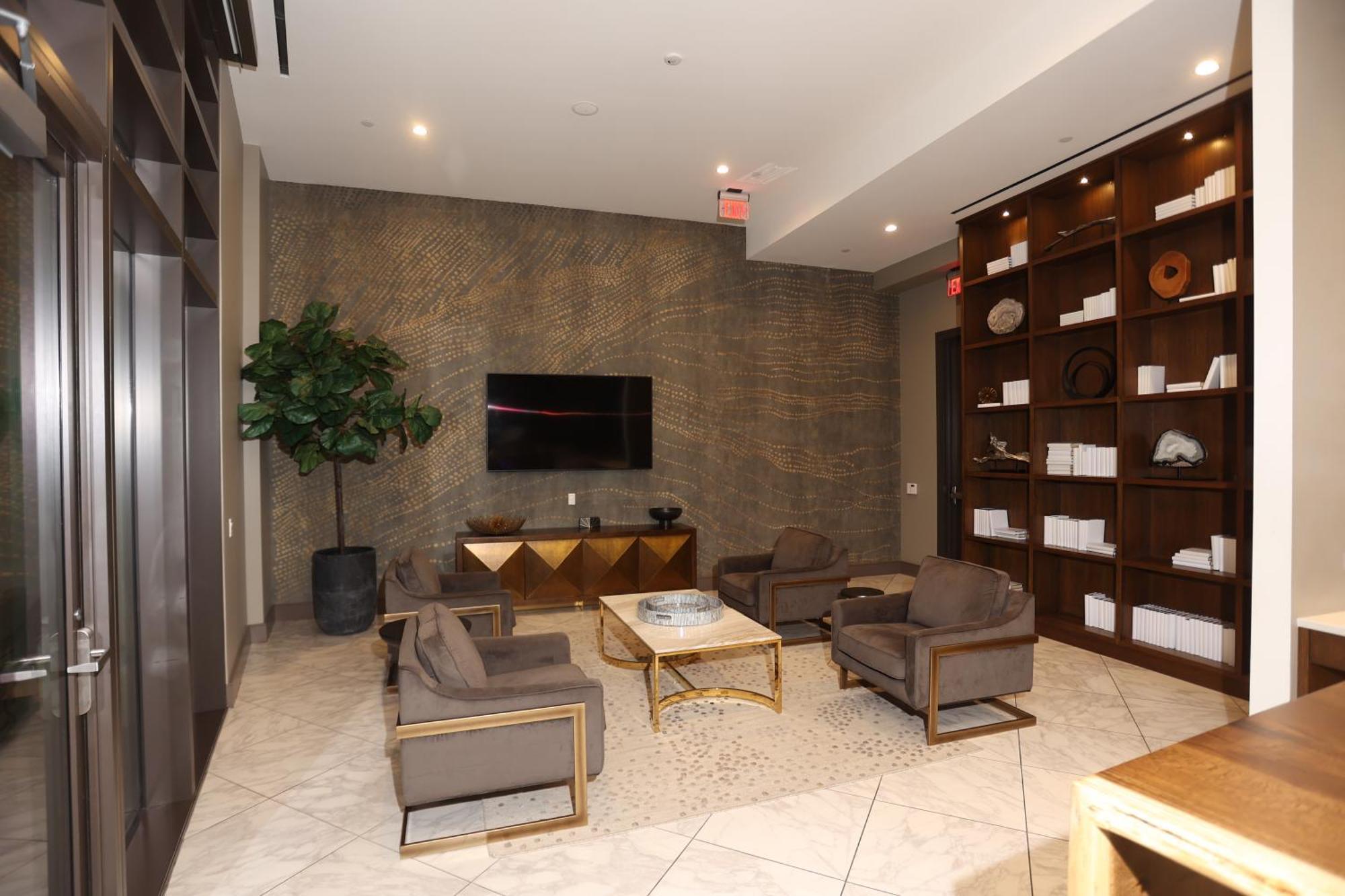 Houston'S Downtown Oasis Exterior photo