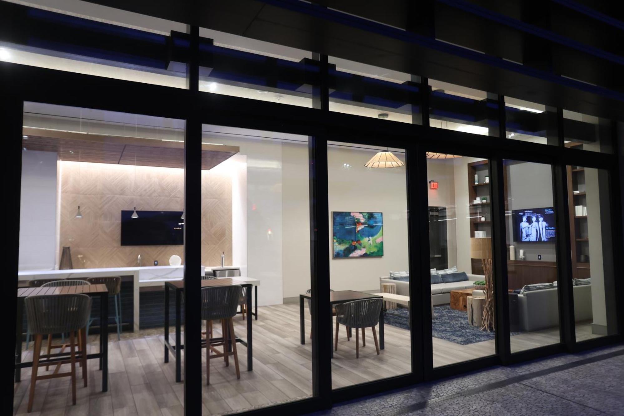 Houston'S Downtown Oasis Exterior photo